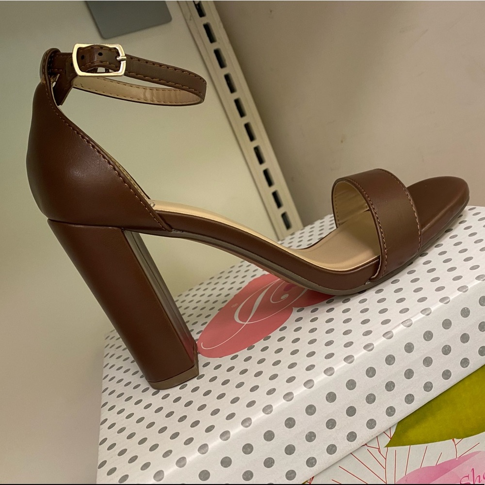 Delicious heels🤎